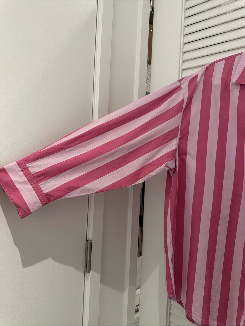 Old Navy Oversized Button-Down Boyfriend Shirt - Picture 5 of 8